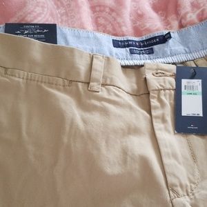 *NWT* Tommy Hilfiger khakis Size 34W 32L